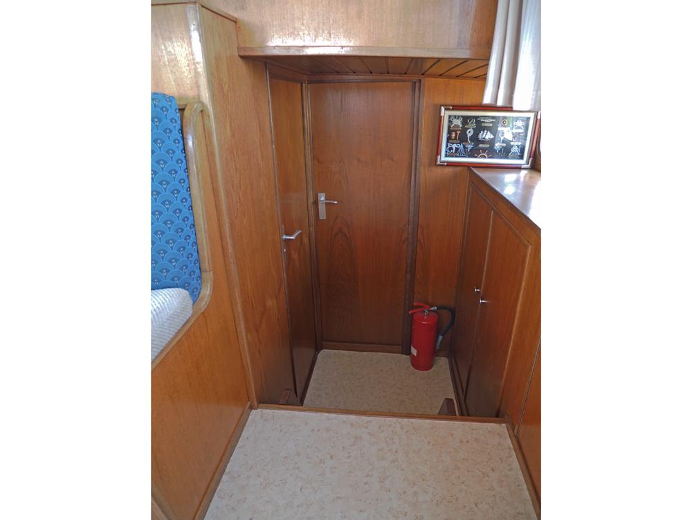Aft cabin, Accommodation